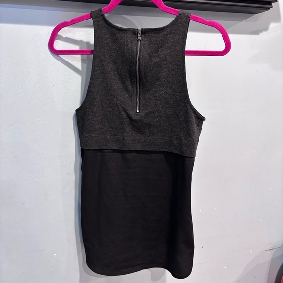 Banana Republic Tank. Size Small. Black and gray tank with zipper on back. - Picture 2 of 9